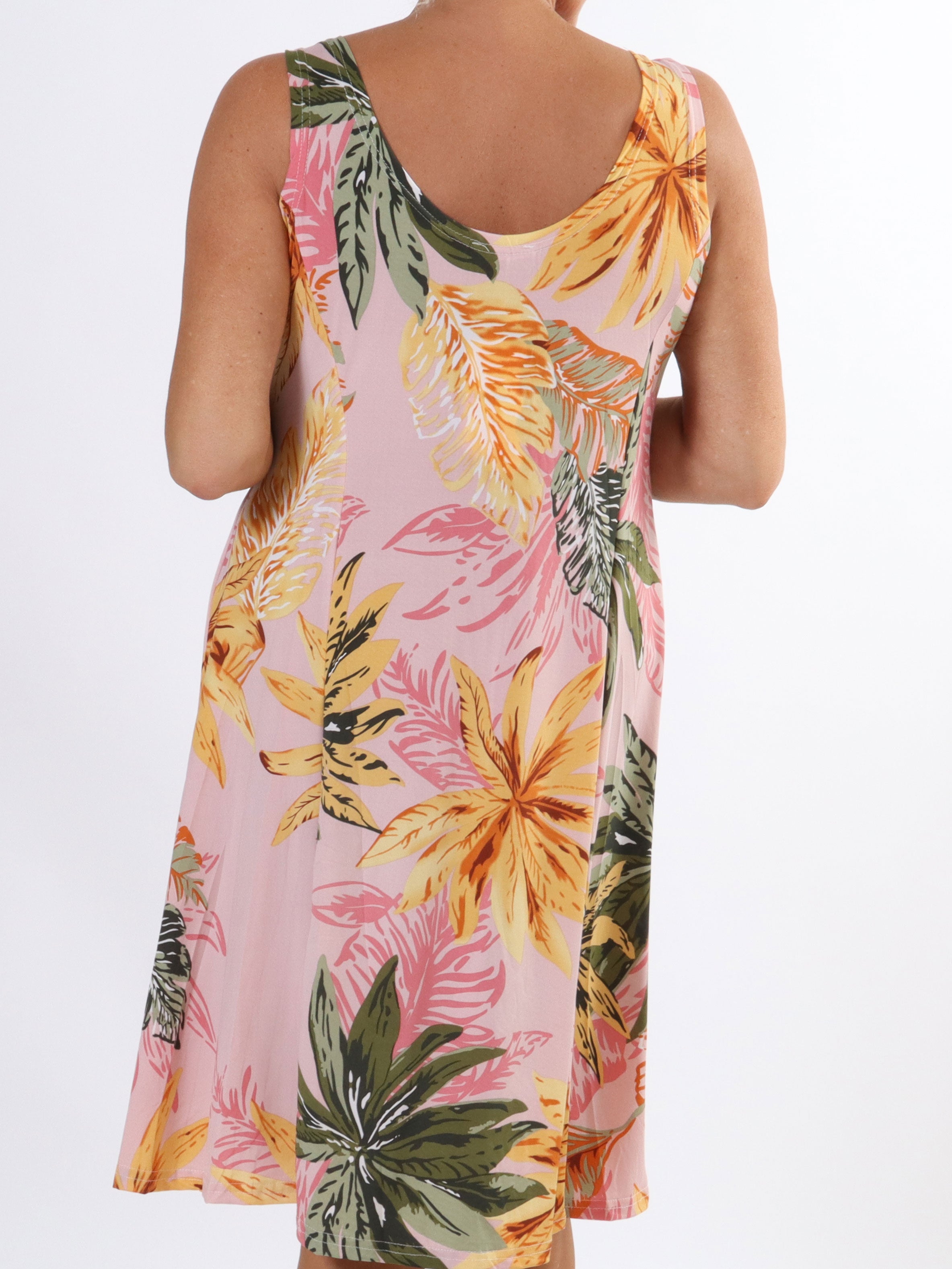 Maj Tropical - Sød elastisk plus size sommerkjole med blomster